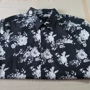 NWT GUESS SHORT SLEEVE BUTTON UP